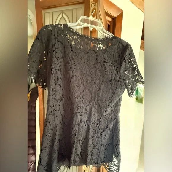 Black Lace Isaac Mizrahi Live
Blouse size Large - Picture 3 of 5